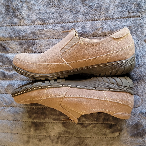 Naturalizer Slip On Loafer - Picture 6 of 6